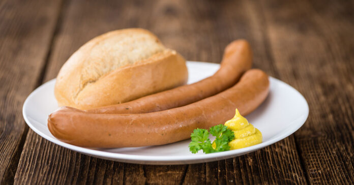 Virsli mustárral és zsemlével tálalva - De meddig kell főzni?