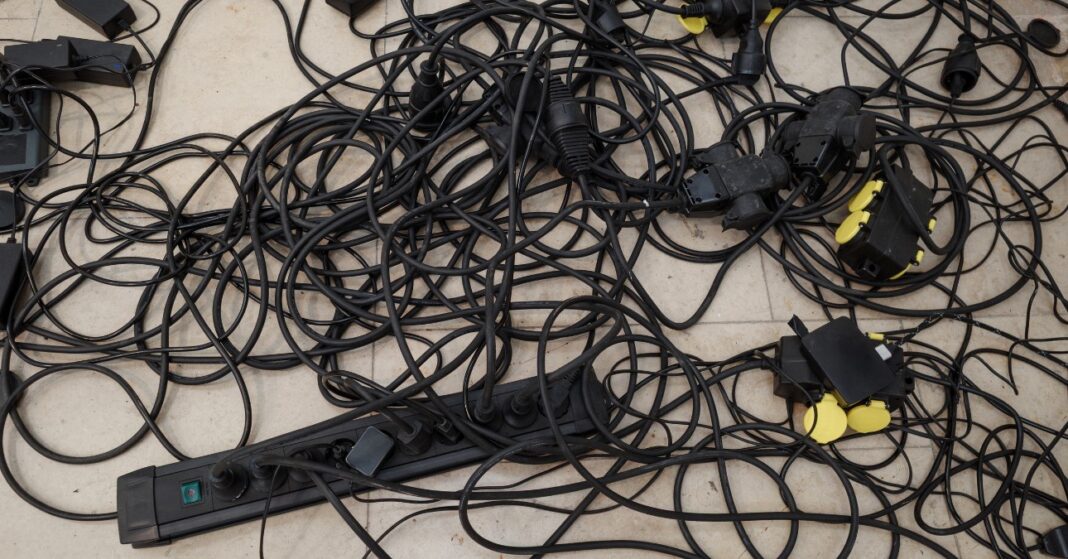 elosztók és hosszabbítók rendetlenül