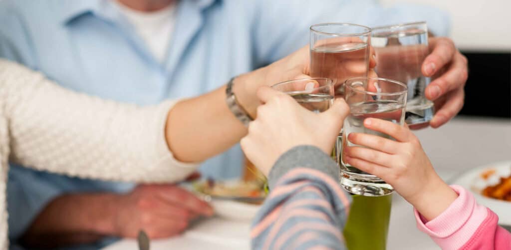 Folyadékbevitel-kalkulátor: Mennyi vizet kell innod naponta?