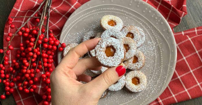 Itt a legklasszikusabb adventi aprósütemény: a linzer recept