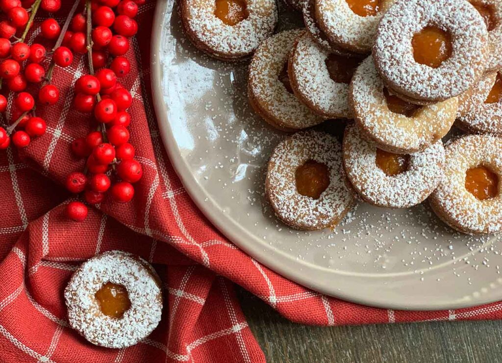 Itt a legklasszikusabb adventi aprósütemény: a linzer recept