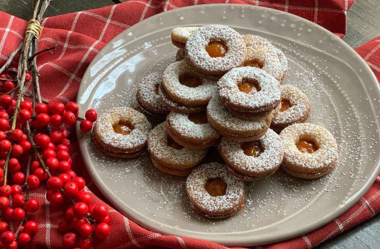 Itt a legklasszikusabb adventi aprósütemény: a linzer recept