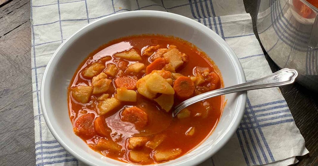 Hamis gulyásleves csipetkével