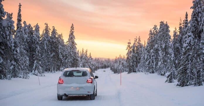 Hóban vezetés, csúszós úton közlekedés