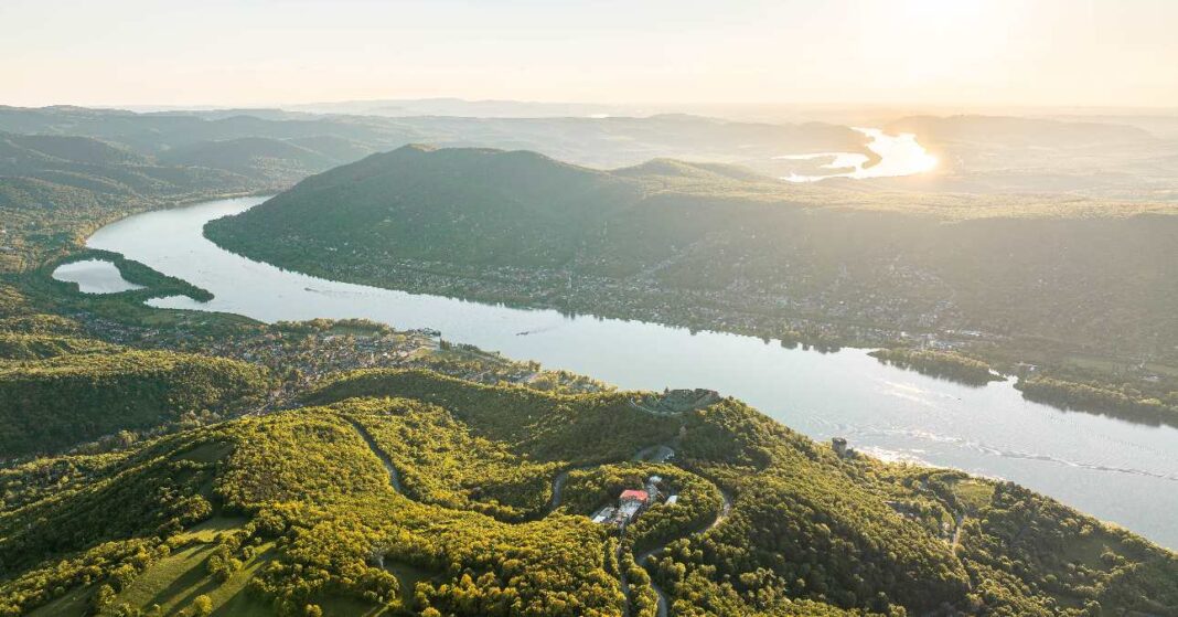 A Duna lakonyatkor Viságrádon, felülnézet