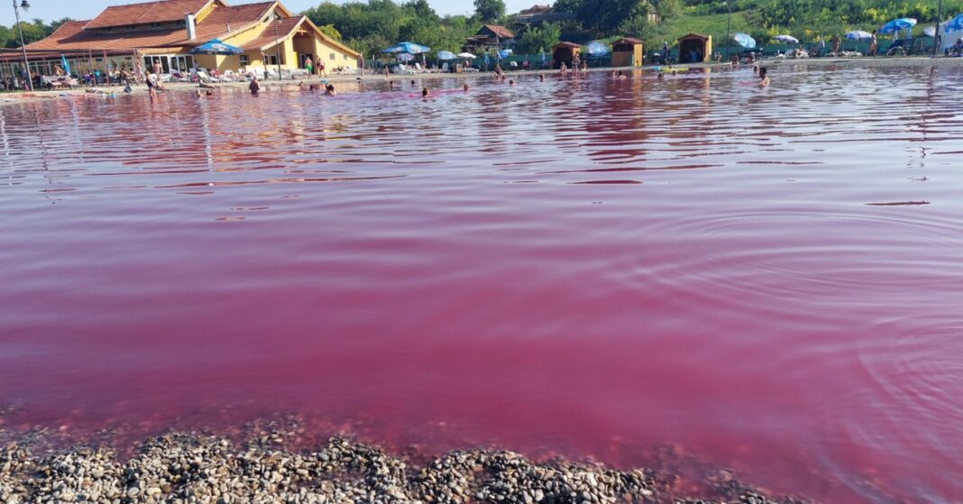 a pacséri gyógyfürdő lilás vize