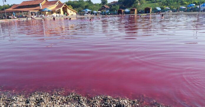 a pacséri gyógyfürdő lilás vize