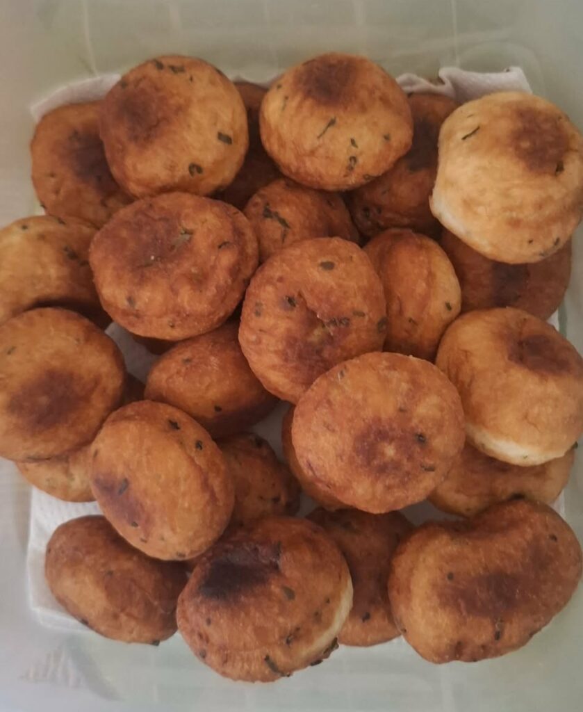 Serpenyős medvehagymás pogácsa