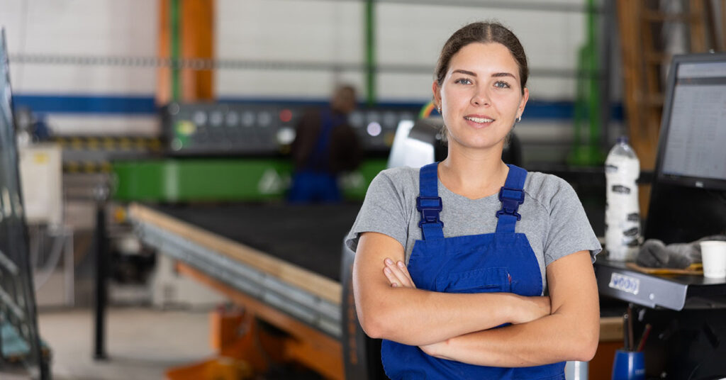 Dolgozó nő az üzemben