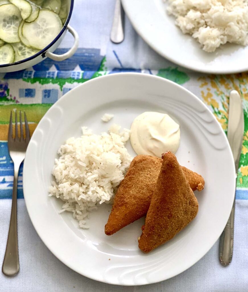 A tökéletes rántott sajt tálalása