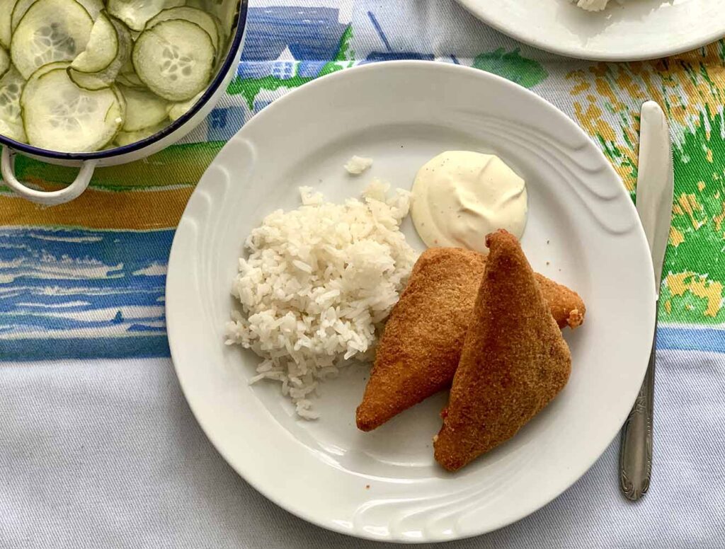 A tökéletes rántott sajt tálalása