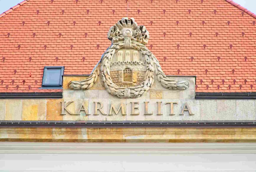 karmelita kolostor