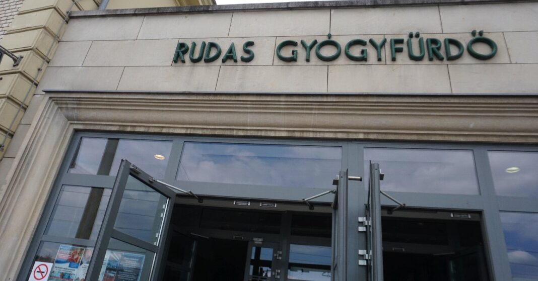 A budapesti Rudas Gyógyfürdő bejárata