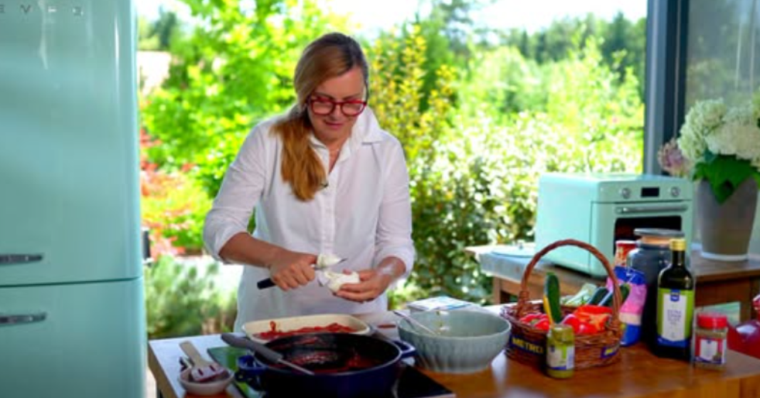 Borbás Marcsi töltött cukkini sütés közben